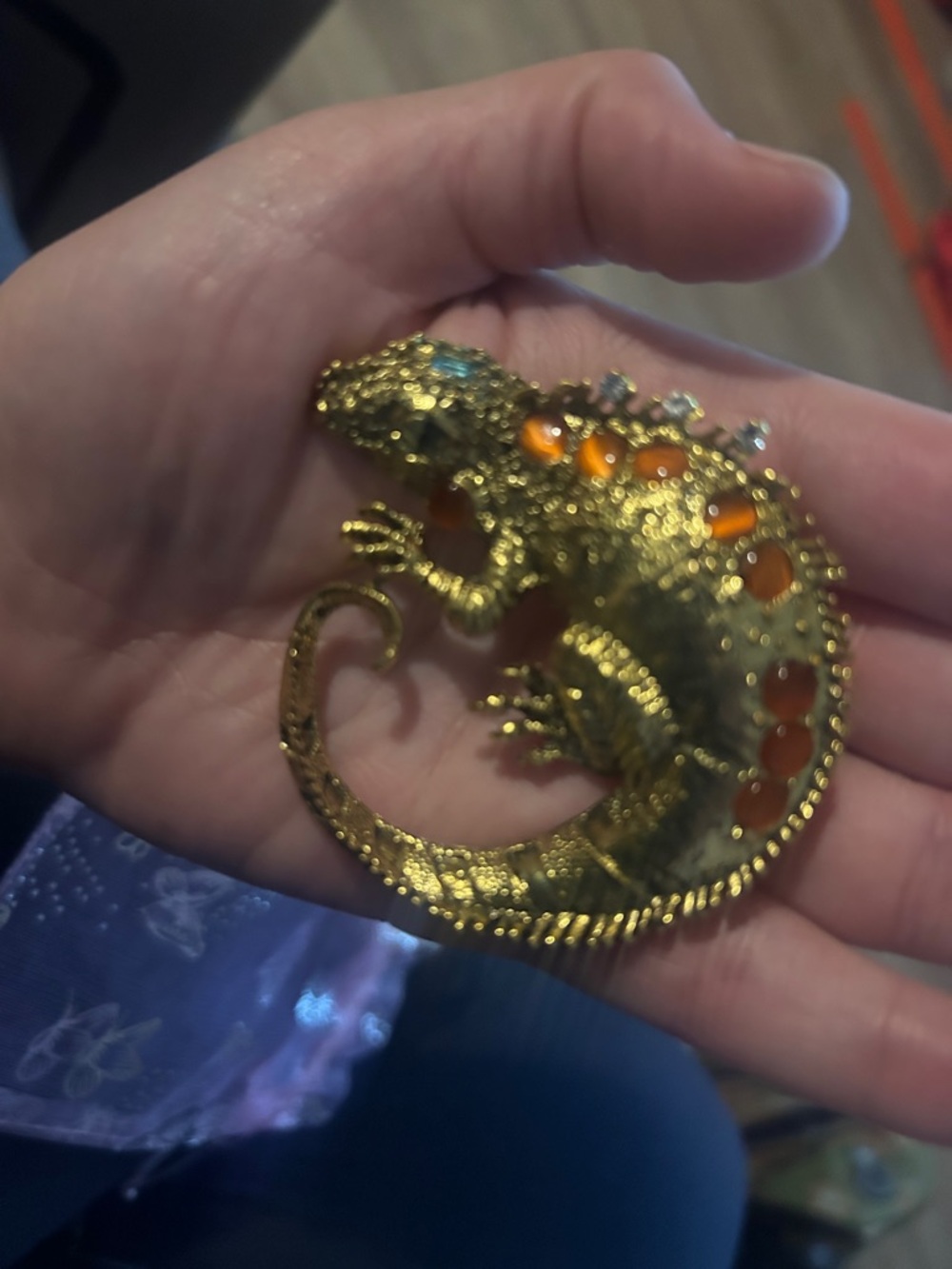 Gold Lizard Figurine with Orange Accents - Decorative Reptile pin - Picture 3 of 3